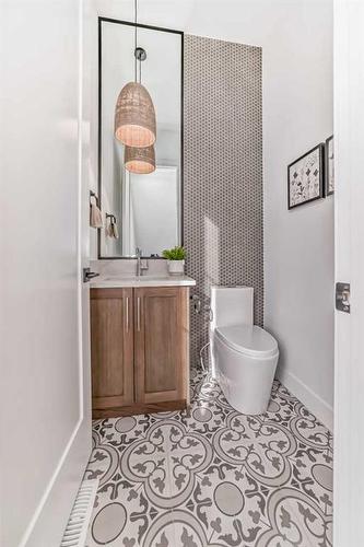 176 Lissington Drive Sw, Calgary, AB - Indoor Photo Showing Bathroom