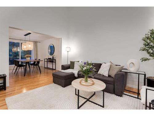 73 Stratford Place Sw, Calgary, AB - Indoor Photo Showing Living Room