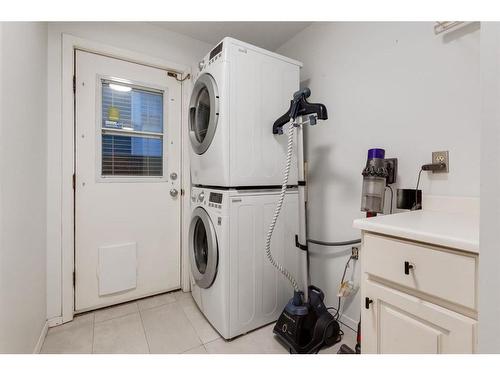 73 Stratford Place Sw, Calgary, AB - Indoor Photo Showing Laundry Room