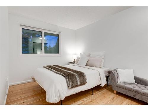 73 Stratford Place Sw, Calgary, AB - Indoor Photo Showing Bedroom