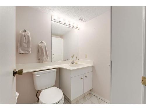 73 Stratford Place Sw, Calgary, AB - Indoor Photo Showing Bathroom