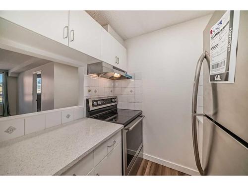 512-110 2 Avenue Se, Calgary, AB - Indoor Photo Showing Kitchen