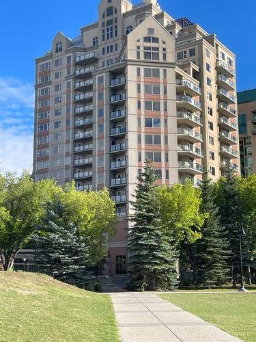 205-200 La Caille Place Sw, Calgary, AB - Outdoor With Facade