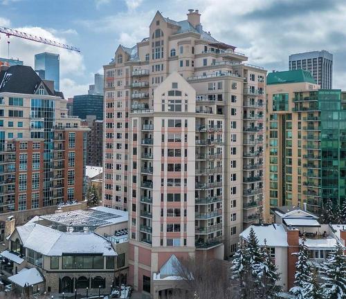 205-200 La Caille Place Sw, Calgary, AB - Outdoor With Facade