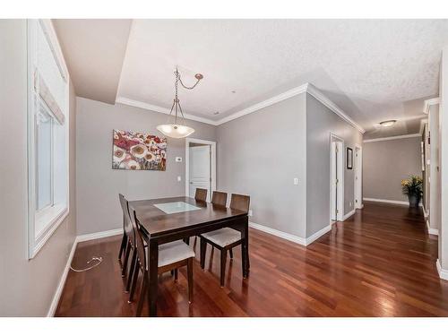 214-59 22 Avenue Sw, Calgary, AB - Indoor Photo Showing Dining Room