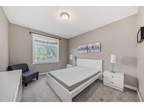 214-59 22 Avenue Sw, Calgary, AB - Indoor Photo Showing Bedroom