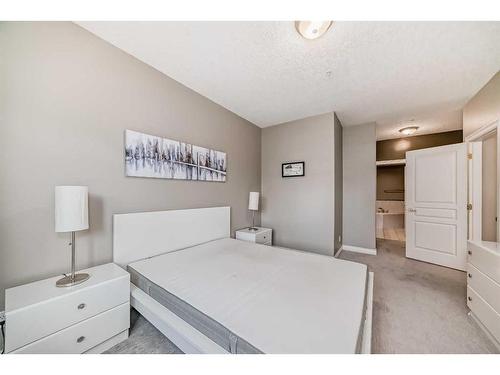 214-59 22 Avenue Sw, Calgary, AB - Indoor Photo Showing Bedroom