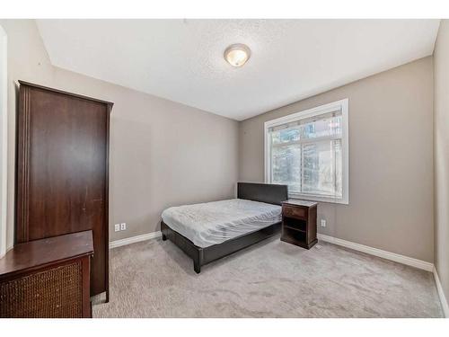 214-59 22 Avenue Sw, Calgary, AB - Indoor Photo Showing Bedroom