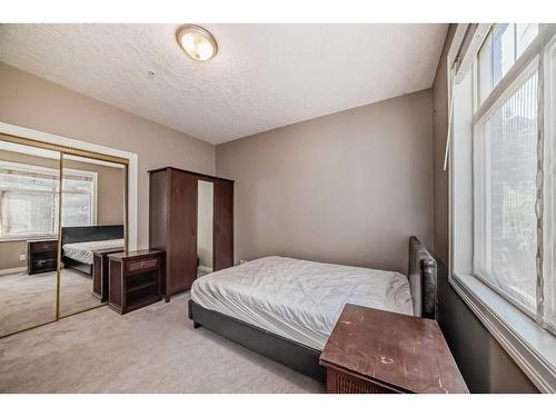 214-59 22 Avenue Sw, Calgary, AB - Indoor Photo Showing Bedroom