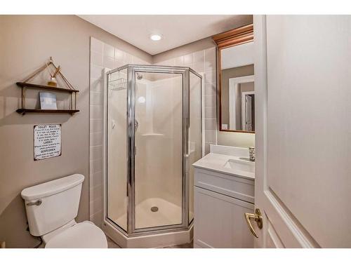 214-59 22 Avenue Sw, Calgary, AB - Indoor Photo Showing Bathroom