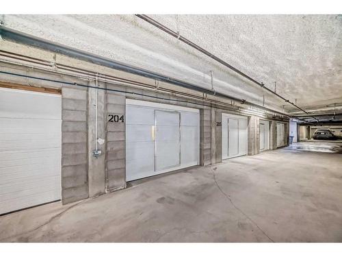 214-59 22 Avenue Sw, Calgary, AB - Indoor Photo Showing Garage