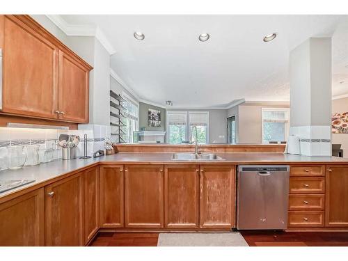 214-59 22 Avenue Sw, Calgary, AB - Indoor Photo Showing Kitchen With Double Sink