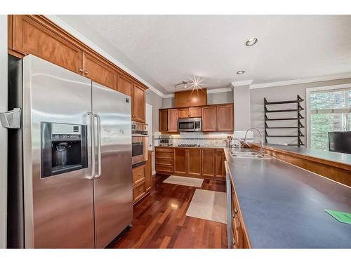 214-59 22 Avenue Sw, Calgary, AB - Indoor Photo Showing Kitchen