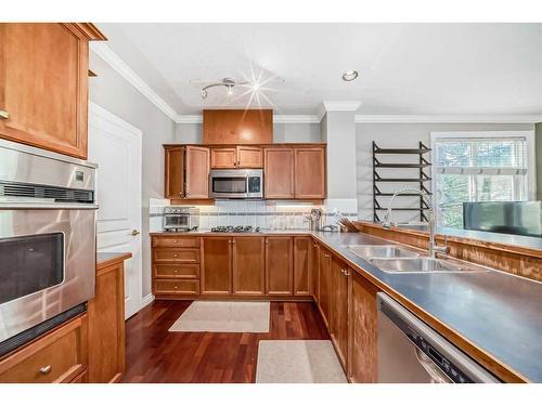 214-59 22 Avenue Sw, Calgary, AB - Indoor Photo Showing Kitchen With Double Sink