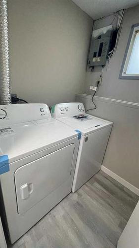 4-204 Pinehill Road Ne, Calgary, AB - Indoor Photo Showing Laundry Room