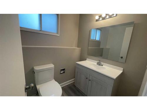 4-204 Pinehill Road Ne, Calgary, AB - Indoor Photo Showing Bathroom