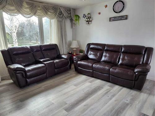 444 Penworth Rise Se, Calgary, AB - Indoor Photo Showing Bedroom