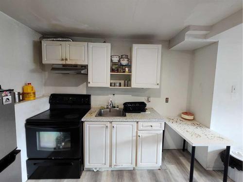 444 Penworth Rise Se, Calgary, AB - Indoor Photo Showing Kitchen