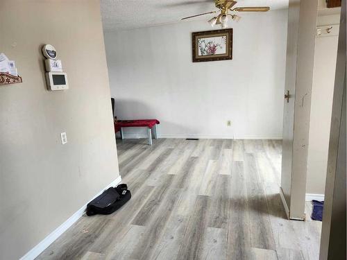 444 Penworth Rise Se, Calgary, AB - Indoor Photo Showing Other Room