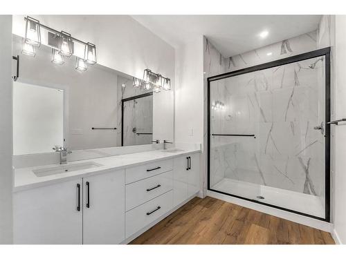 28 B Green Meadow Crescent, Strathmore, AB - Indoor Photo Showing Bathroom