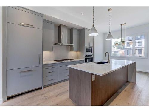 912 32 Street Nw, Calgary, AB - Indoor Photo Showing Kitchen With Upgraded Kitchen