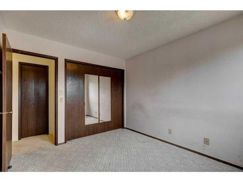 3320 Temple Way Ne, Calgary, AB - Indoor Photo Showing Other Room