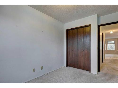 3320 Temple Way Ne, Calgary, AB - Indoor Photo Showing Other Room