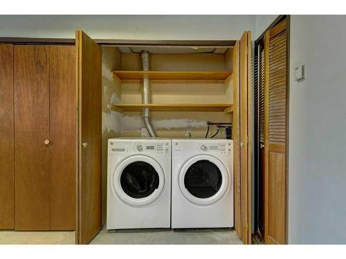 3320 Temple Way Ne, Calgary, AB - Indoor Photo Showing Laundry Room