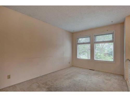 3320 Temple Way Ne, Calgary, AB - Indoor Photo Showing Other Room