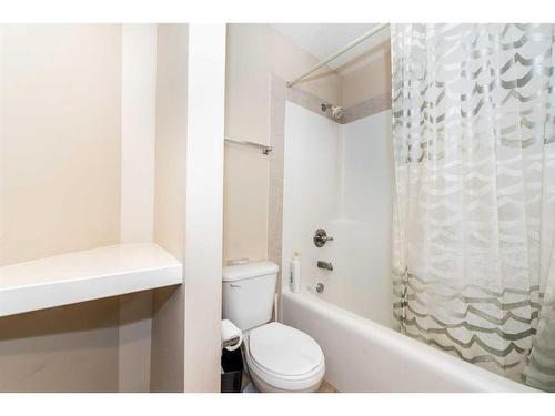 7 Saddlecrest Terrace Ne, Calgary, AB - Indoor Photo Showing Bathroom