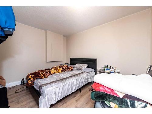 7 Saddlecrest Terrace Ne, Calgary, AB - Indoor Photo Showing Bedroom