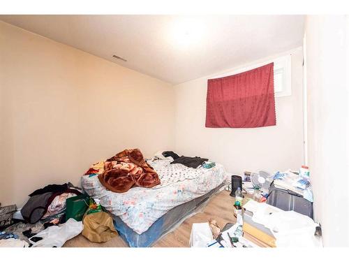 7 Saddlecrest Terrace Ne, Calgary, AB - Indoor Photo Showing Bedroom