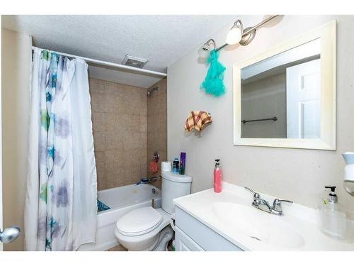 7 Saddlecrest Terrace Ne, Calgary, AB - Indoor Photo Showing Bathroom