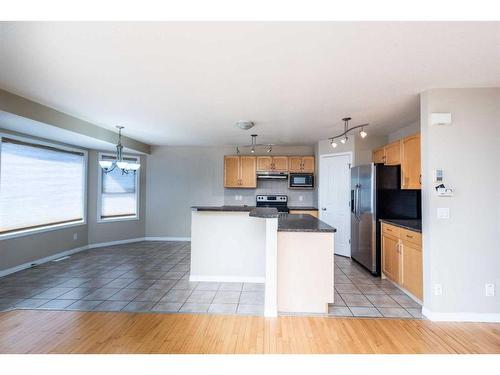 7 Saddlecrest Terrace Ne, Calgary, AB - Indoor Photo Showing Kitchen