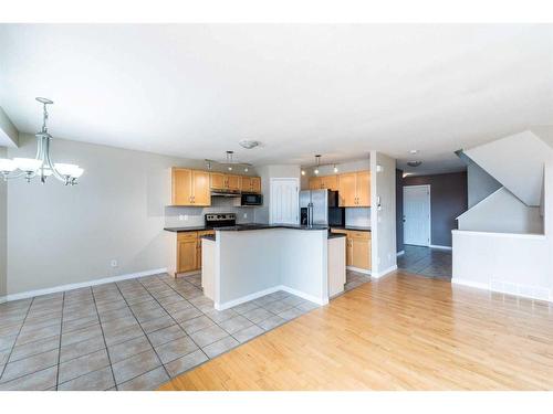 7 Saddlecrest Terrace Ne, Calgary, AB - Indoor Photo Showing Kitchen