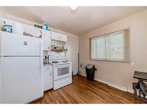 75 Hounslow Drive Nw, Calgary, AB - Indoor Photo Showing Kitchen