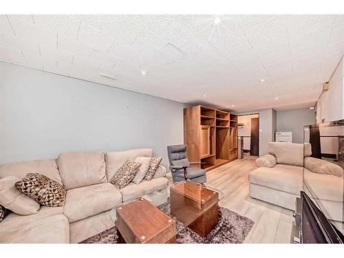 75 Hounslow Drive Nw, Calgary, AB - Indoor Photo Showing Living Room