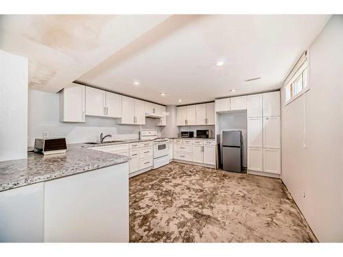 75 Hounslow Drive Nw, Calgary, AB - Indoor Photo Showing Kitchen