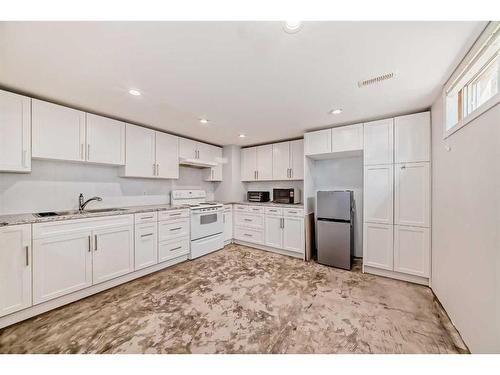 75 Hounslow Drive Nw, Calgary, AB - Indoor Photo Showing Kitchen