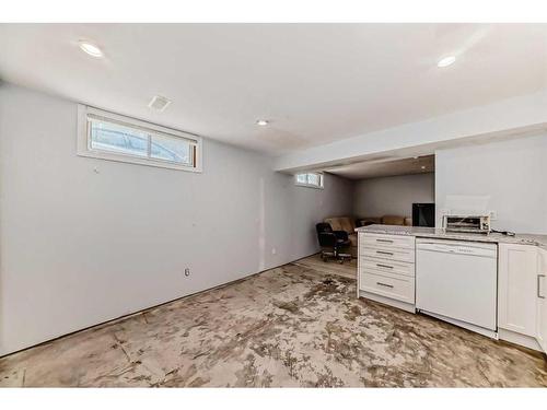 75 Hounslow Drive Nw, Calgary, AB - Indoor