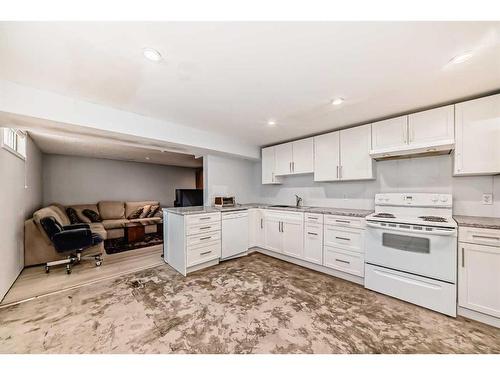 75 Hounslow Drive Nw, Calgary, AB - Indoor Photo Showing Kitchen