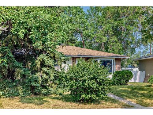 75 Hounslow Drive Nw, Calgary, AB - Outdoor