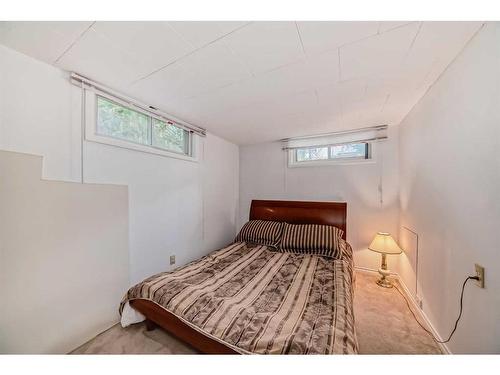 75 Hounslow Drive Nw, Calgary, AB - Indoor Photo Showing Bedroom