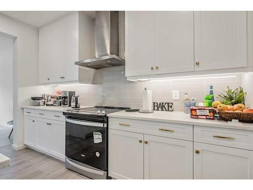 201 Walgrove Boulevard Se, Calgary, AB - Indoor Photo Showing Kitchen