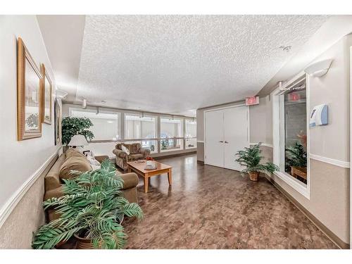 3324-3000 Millrise Point Sw, Calgary, AB - Indoor Photo Showing Other Room