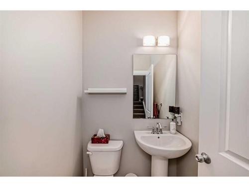 48 Nolanhurst Crescent Nw, Calgary, AB - Indoor Photo Showing Bathroom