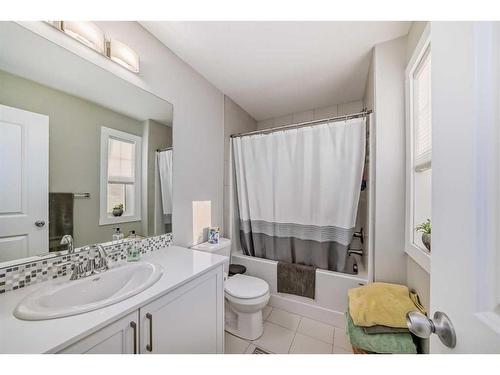 48 Nolanhurst Crescent Nw, Calgary, AB - Indoor Photo Showing Bathroom