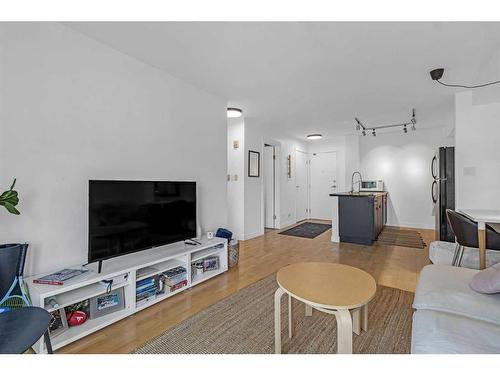 404-2221 14 Street Sw, Calgary, AB - Indoor Photo Showing Living Room