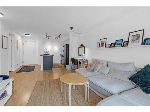 404-2221 14 Street Sw, Calgary, AB - Indoor Photo Showing Living Room