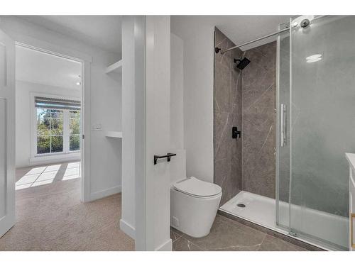 5528 Dalhart Hill Nw, Calgary, AB - Indoor Photo Showing Bathroom